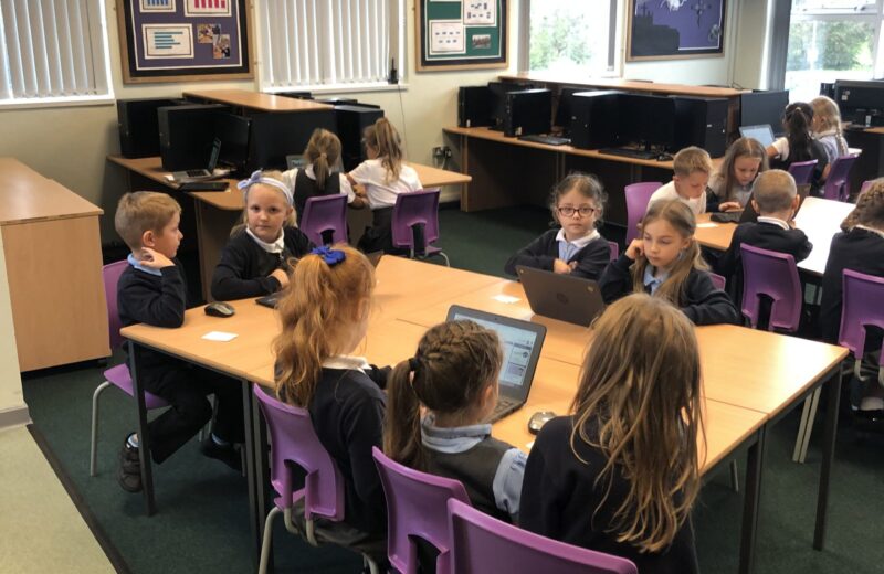 2WB are becoming clever techies!  ‍ ‍