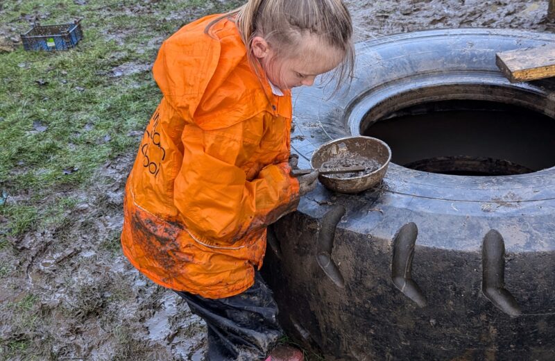 KS1 Forest School – Mud Play