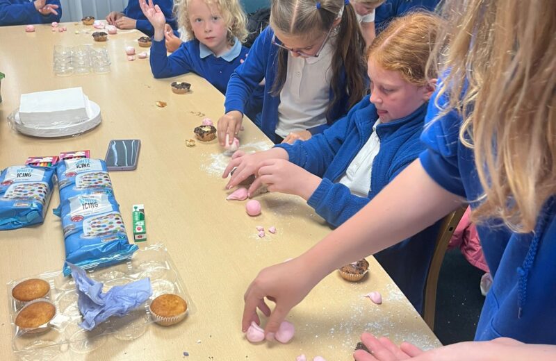 Cake decorating master class 🧁
