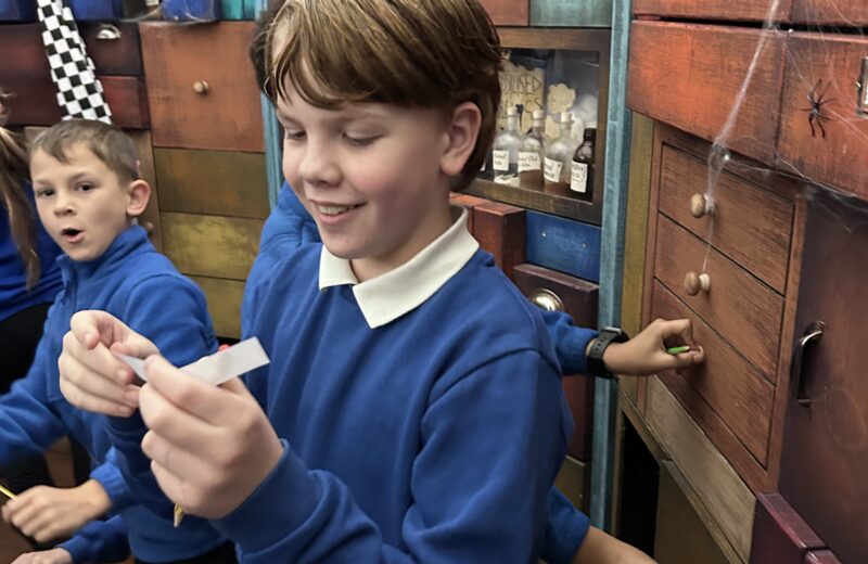 Exploring The Everywhereium in 4/5WH
