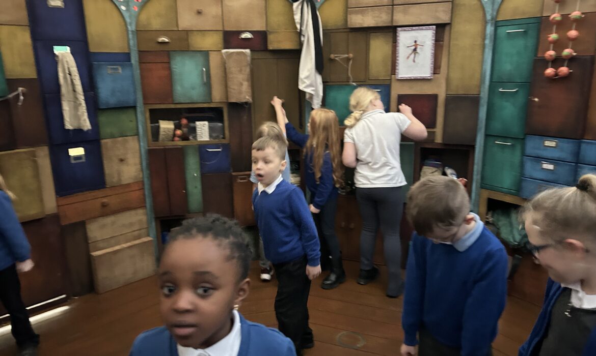 Object Hunt in 1/2B – Materials